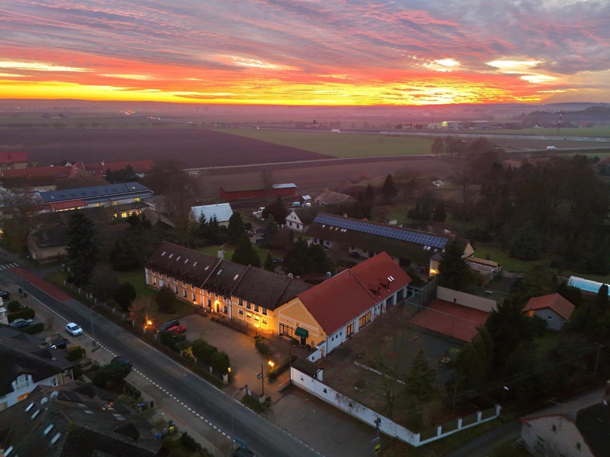 Pension U Svateho Jana Hradec Kralove Luaran gambar